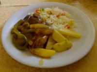 Lomo con papas fritas y arroz