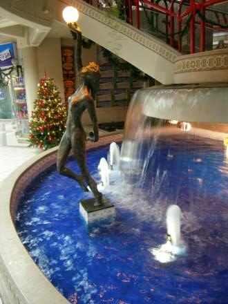 Árbol navideño en el Shopping Norte