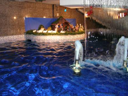 Nacimiento en la fuente del shopping