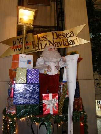 Papa Noel sobre el acensor panoramico