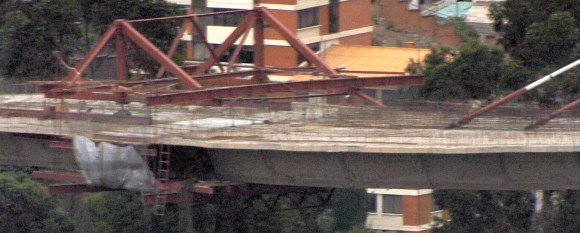 Puente Kantutani  La Paz
