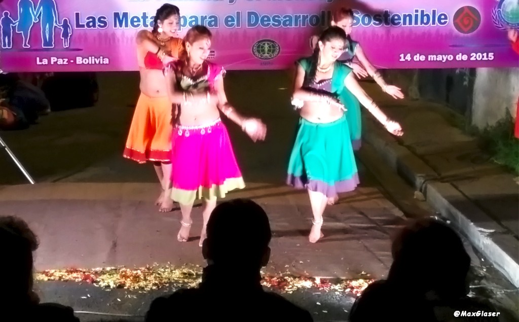 Muestra de baile hindú  en la Casa Luna