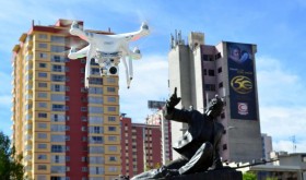 Dron en la Plaza Avaroa