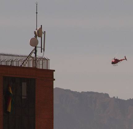 Helicóptero Eurocopter 3B de la FAB sobre La Paz