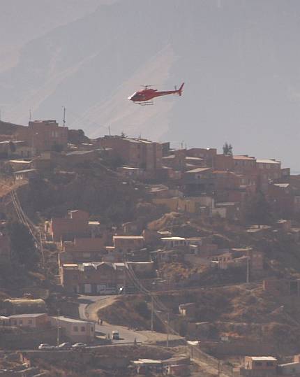 Helicóptero Eurocopter 3B de la FAB sobre La Paz
