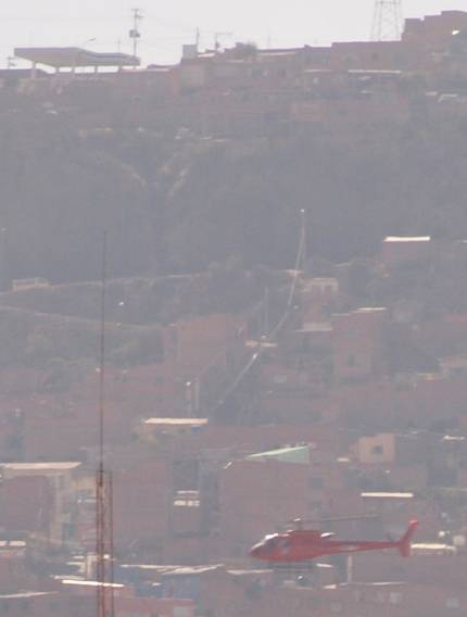 Helicóptero Eurocopter 3B de la FAB sobre La Paz