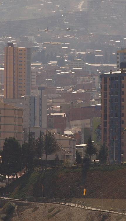 2 T-33 de la FAB volando sobre Miraflores