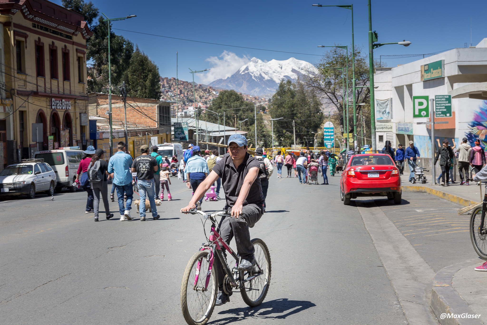 Día del Peatón - Bicicleta en la Avenida Camacho