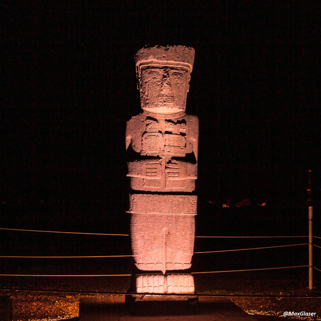 Tiwanaku de Noche - Monolito Ponce