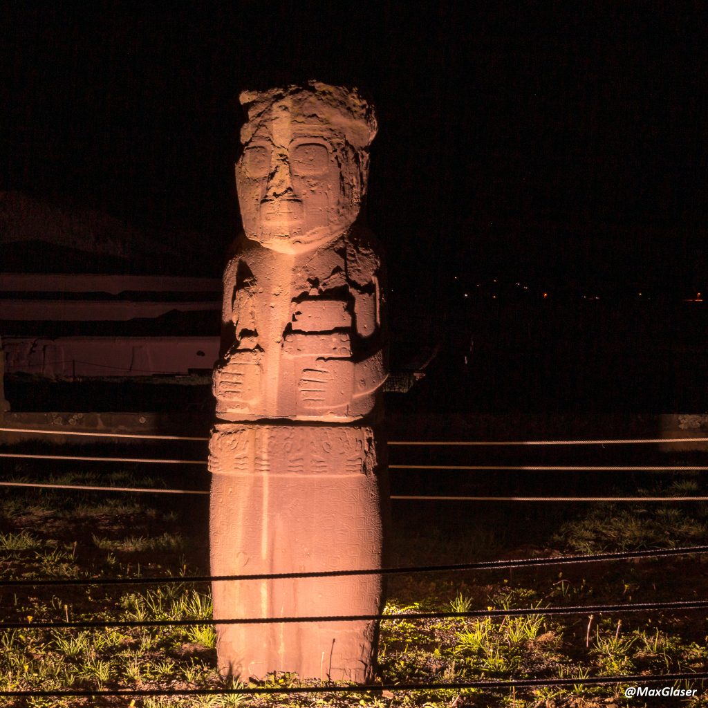 Tiwanaku de Noche - Monolito Fraile