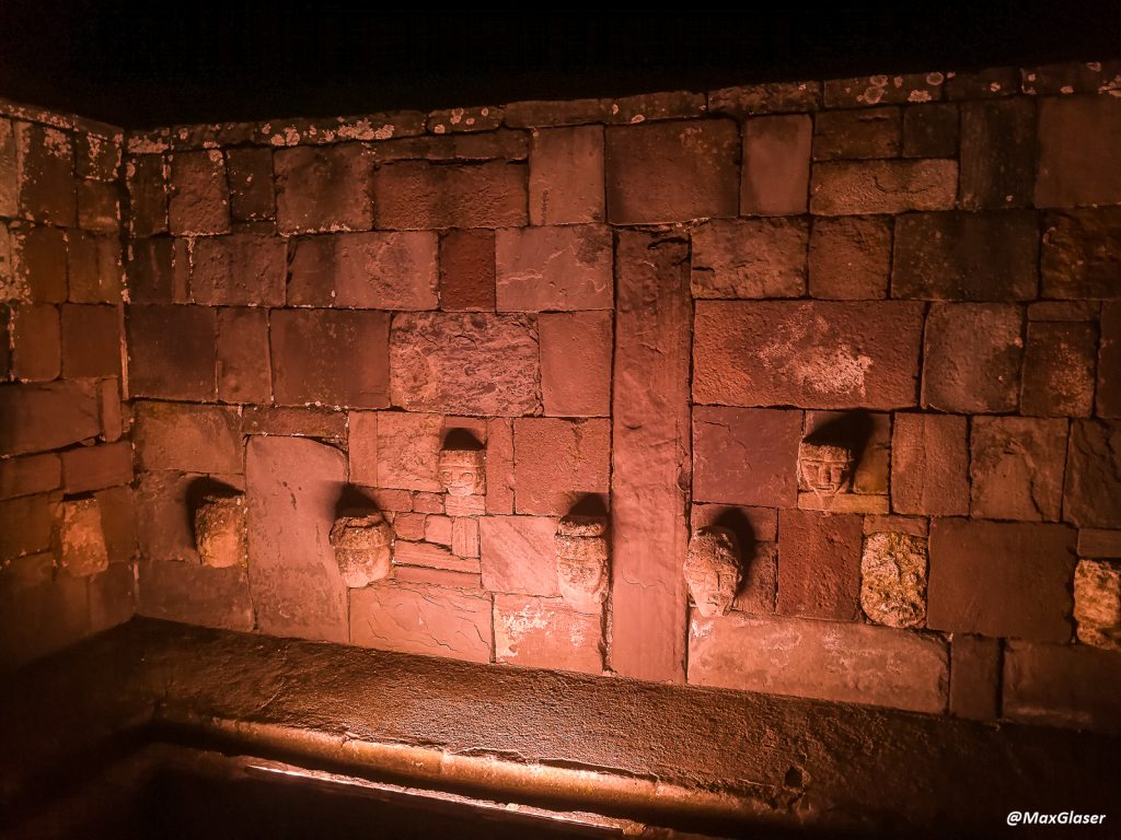 Tiwanaku de Noche - Templete Semi subterráneo
