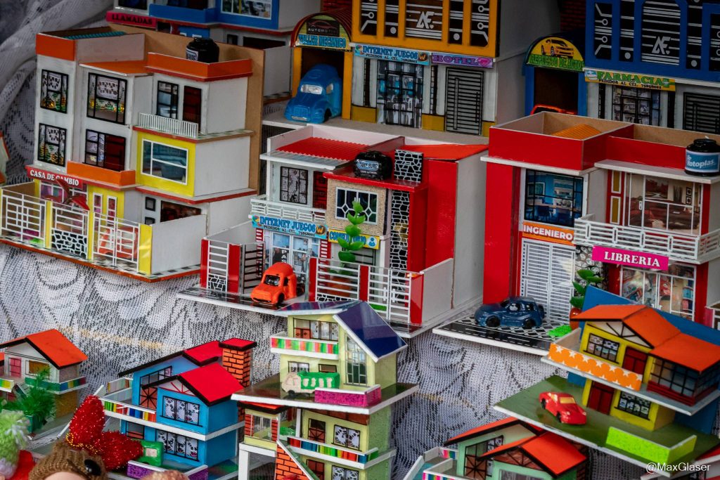 Edificios en miniatura en la Feria de Alasita
