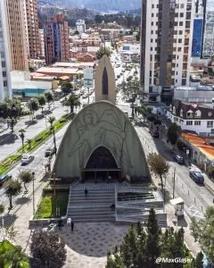FotografÃ­a de @MaxGlaser: Iglesia de San Miguel y su plaza desde una vista elevada